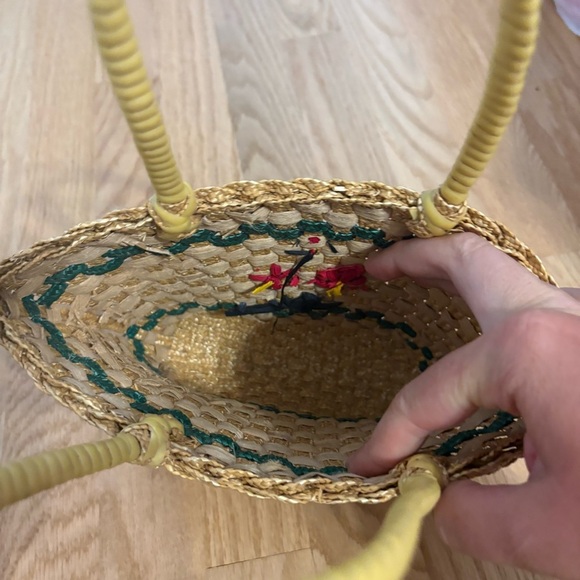 Small Vintage 1960s French Woven Golden Straw Child's Basket Red Flower Retro - Picture 4 of 5